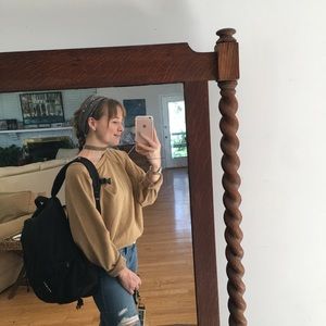 Meet your Posher, Cleo